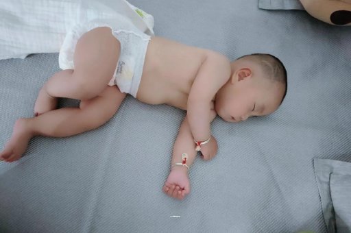 河池怀孕多久会显肚子